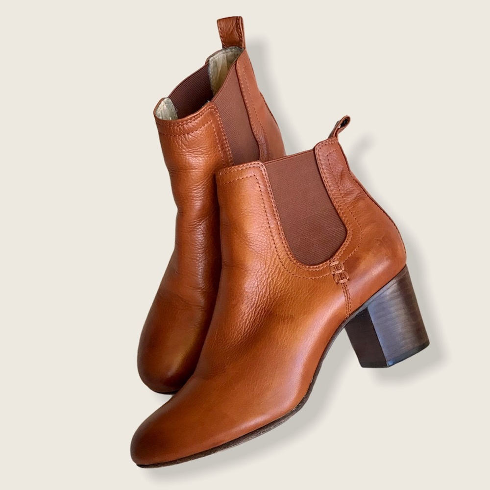 Frye Stella Chelsea Short Leather Ankle Bootie - Picture 2 of 16